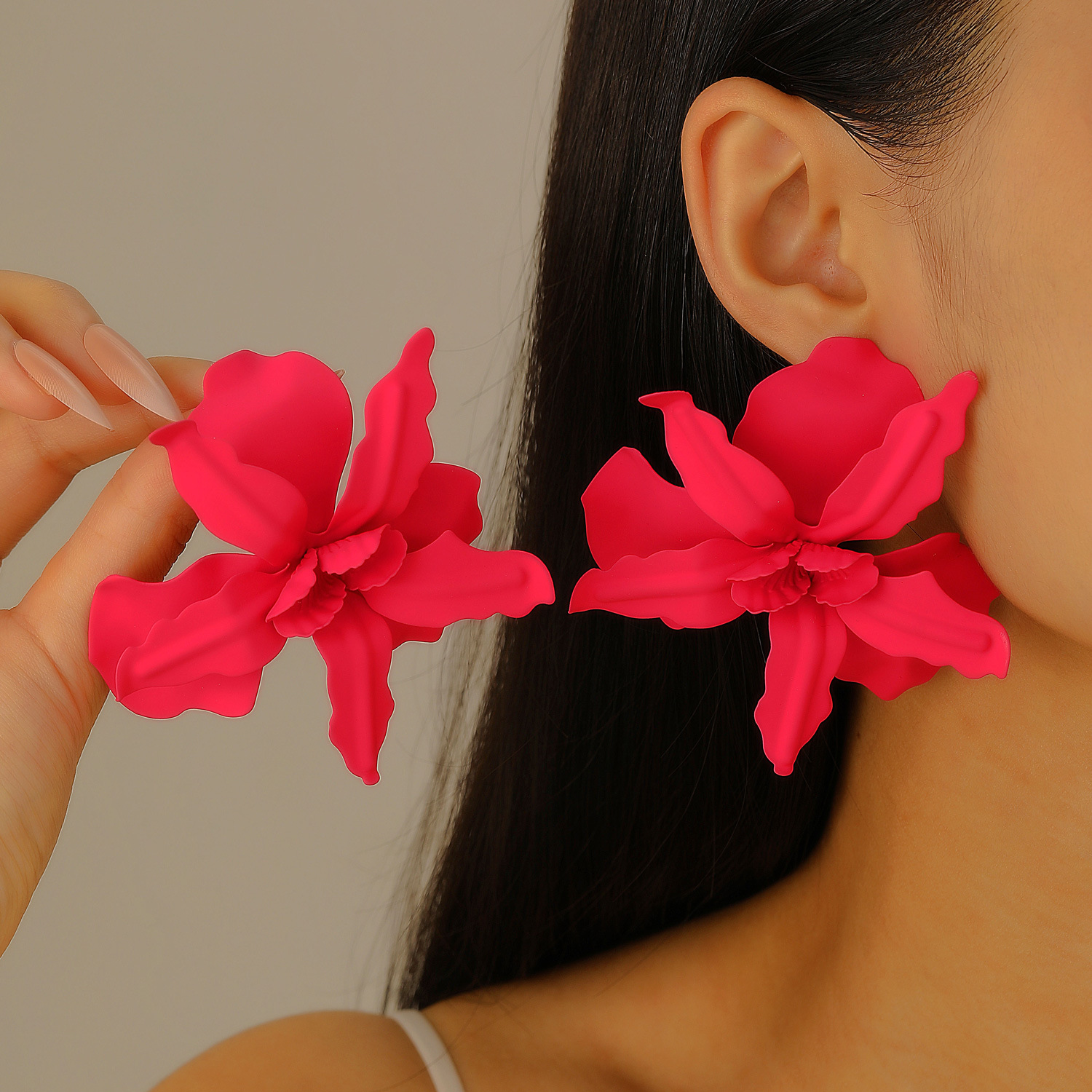 European and American fashion exaggerated three-dimensional geometric pleated paint flower earrings suitable for street wear party holiday earrings