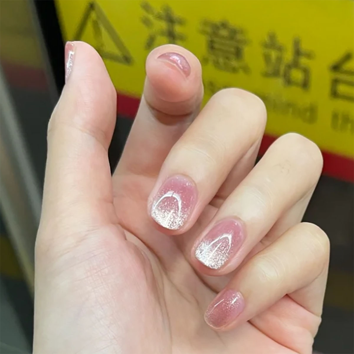 Fashion blooming small light bulb cat eye wear manicure nail patch detachable nails White finished product wholesale