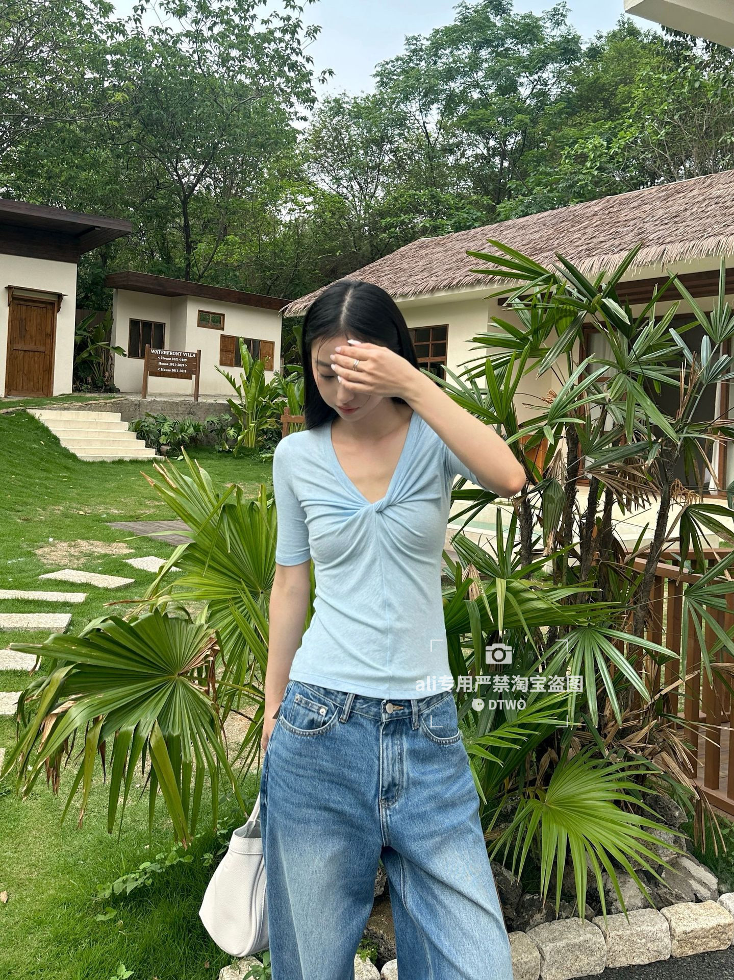 Dtwo Spring/Summer New Original Design Thirteen Lines Women's Wholesale V-Neck Twist Design T-Shirt 6221051
