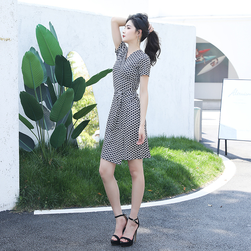 Little Daisy Print Short-Sleeved Wrap Dress for Women 2022 Spring and Summer New Style Elegant Cardigan Tie-Up Slit Dress with Tie Straps