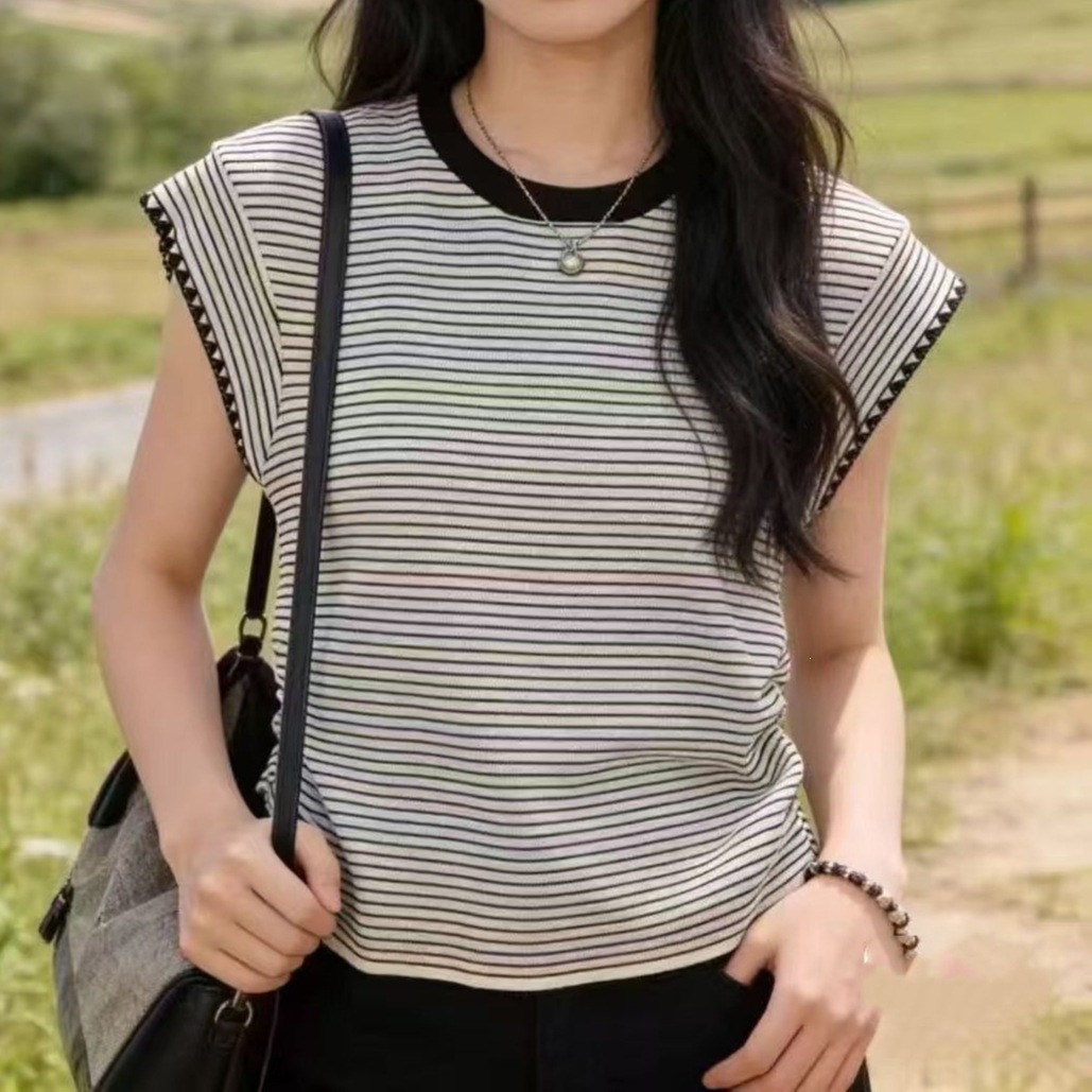 Striped Knit Short-Sleeve T-Shirt for Women, Summer 2026 New Popular Style, Slimming and Age-Reducing, Unique and Exquisite Flutter Sleeve Top