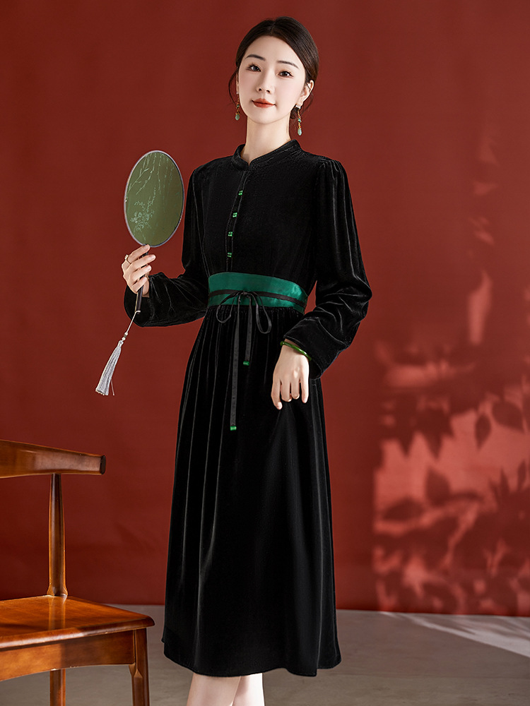 Real Velvet 2026 New Autumn and Winter Retro Long-Sleeved Waist-Cinching Black Velvet Bottoming Skirt Mulberry Silk Long Skirt