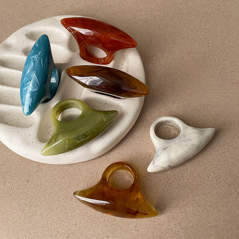 Dopamine Retro Resin Oval Open Ring, Niche High-End Index Finger Ring, Personalized Simple and Unique Hand Accessory
