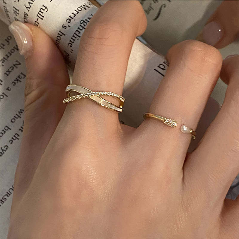 Vintage Simple Niche Design Elegant Shell Cross Ring Women's Fashion Personalized Finger Ring 2023 New