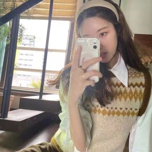 Now NG Korea Dongdaemun designer used Zhang Ruonan young mohair wool rhombus contrast knitted waistcoat