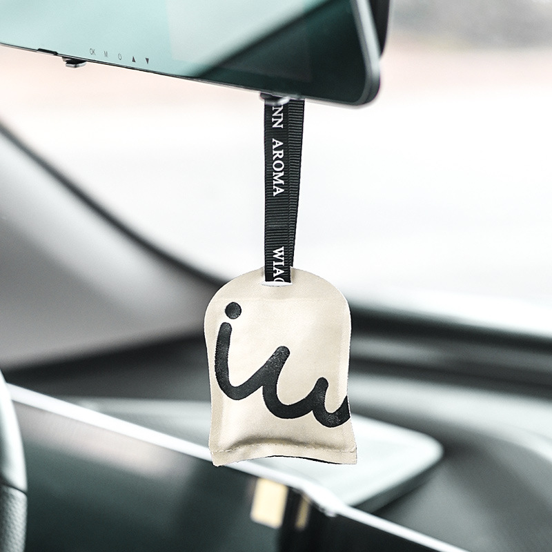 New car aromatherapy car perfume bag high-end lasting light fragrance air outlet pendant bag manufacturers wholesale