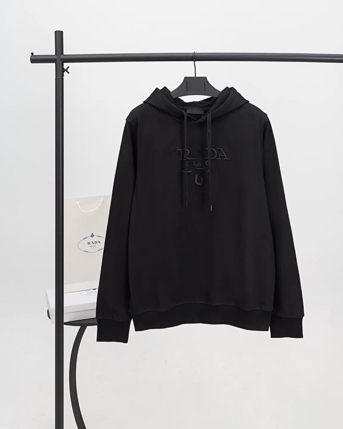 Correct Edition P Pujia 2024 New Triangle Steel LOGO Nylon Pocket Letter Embroidered Hoodie Hoodie Hoodie