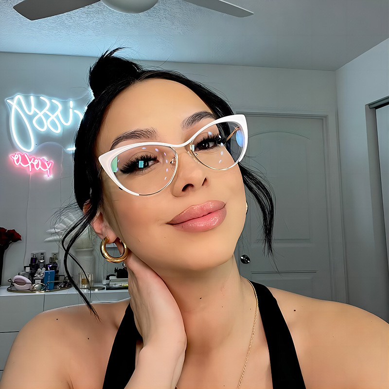 New Fashion Cat's Eye Metal Frame Retro European and American Light Luxury Anti-Blue Light Flat Mirror Ins Internet Celebrity Same Style Glasses Frame