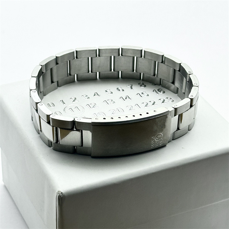 Pyc Classic Digital Logo Nameplate Spliced Watch Strap Bracelet Titanium Steel Couple's Minimalist Chain Bracelet for Men and Women Fotografie QC de pe 1688 pe Qualit.ly