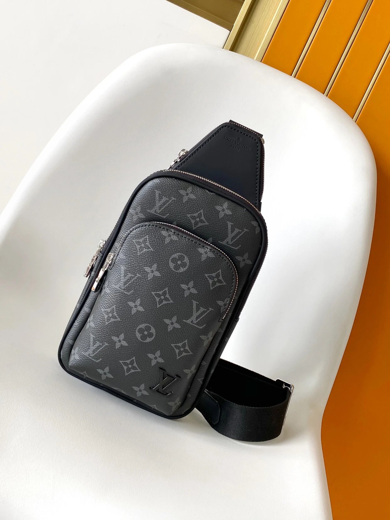 L*Y*胸包  For more styles, contact WhatsApp +85244126288