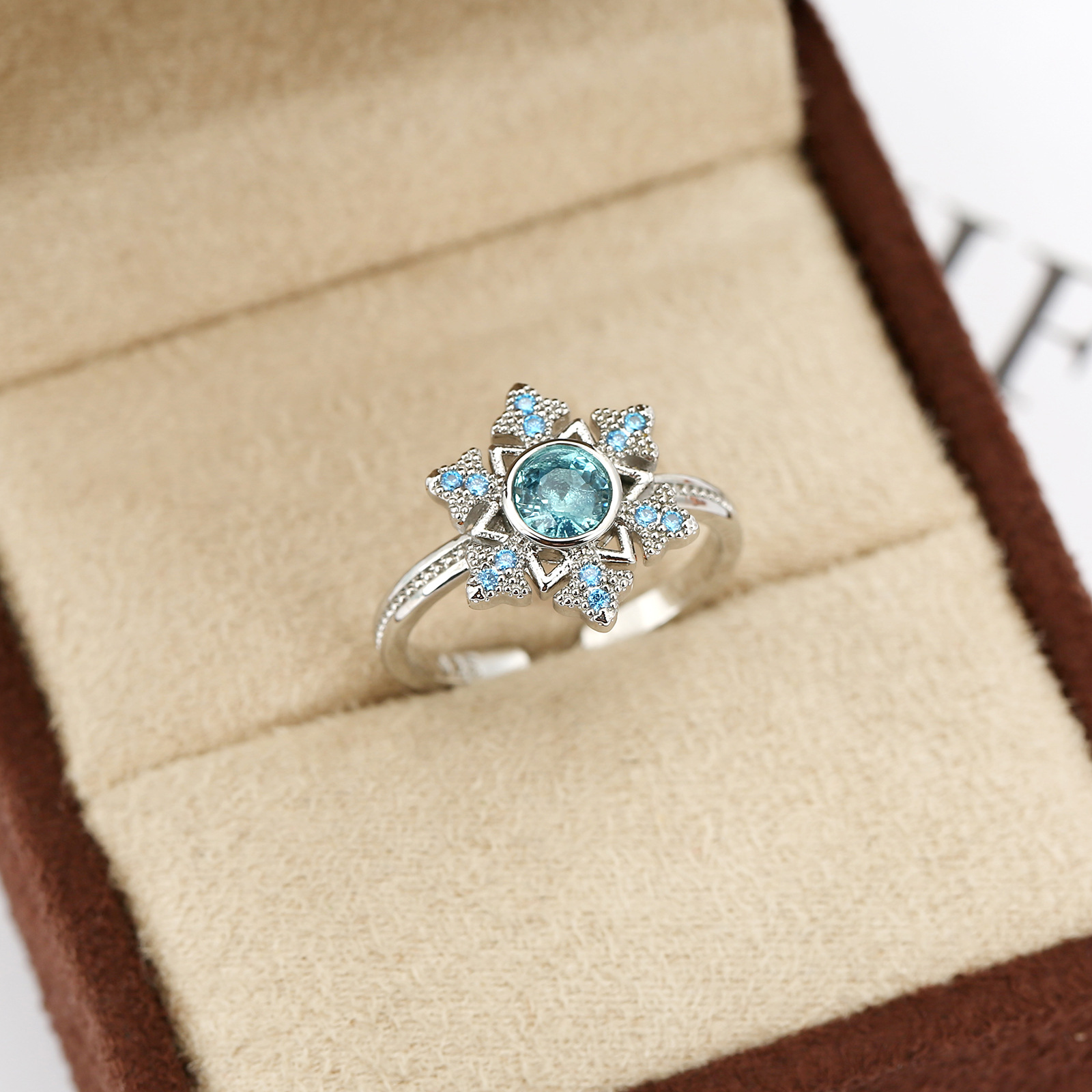 Cross-border European and American fashion new ring micro-inlaid zircon sweet jewelry Sapphire snowflake hollow personality open ring