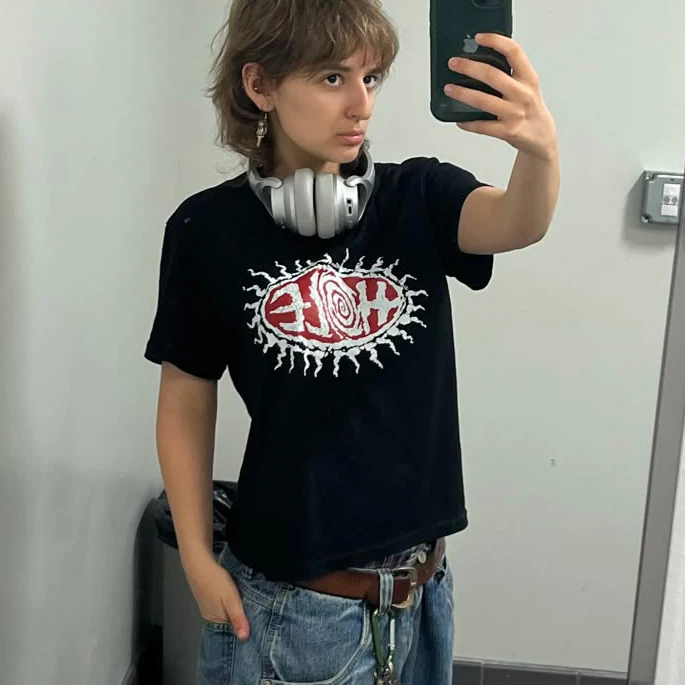 Recommended items for Autisms Treasure House! Sweet and cool unique design, slim fit Y2K student round neck T-shirt