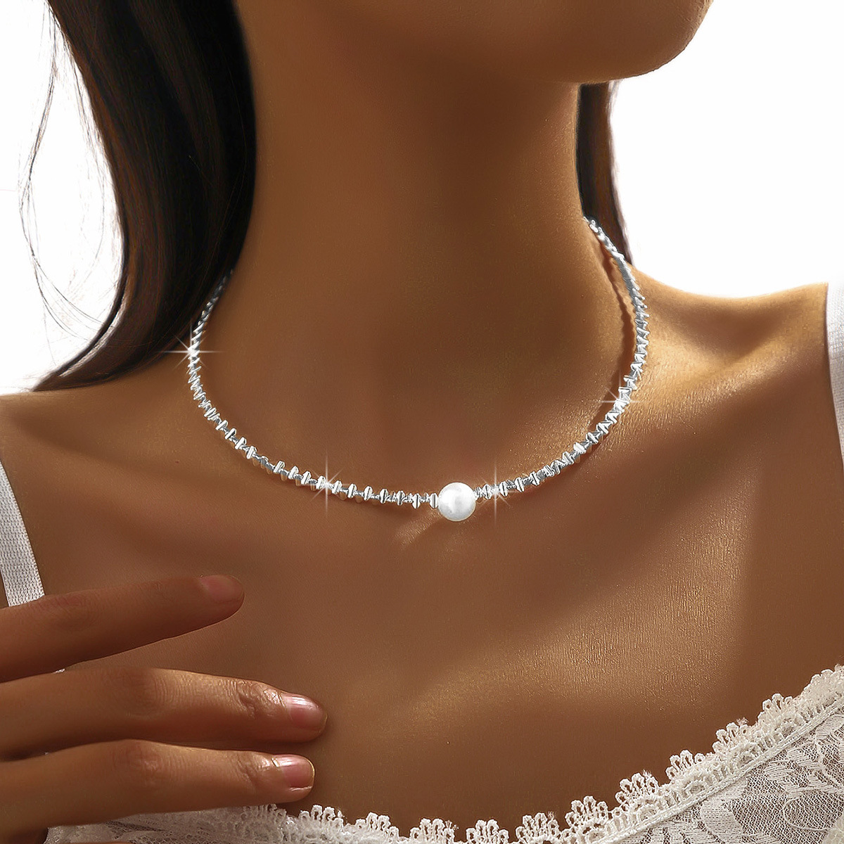 European and American cross-border hot sale niche design sparkling high-grade necklace cold style light luxury shiny clavicle chain female