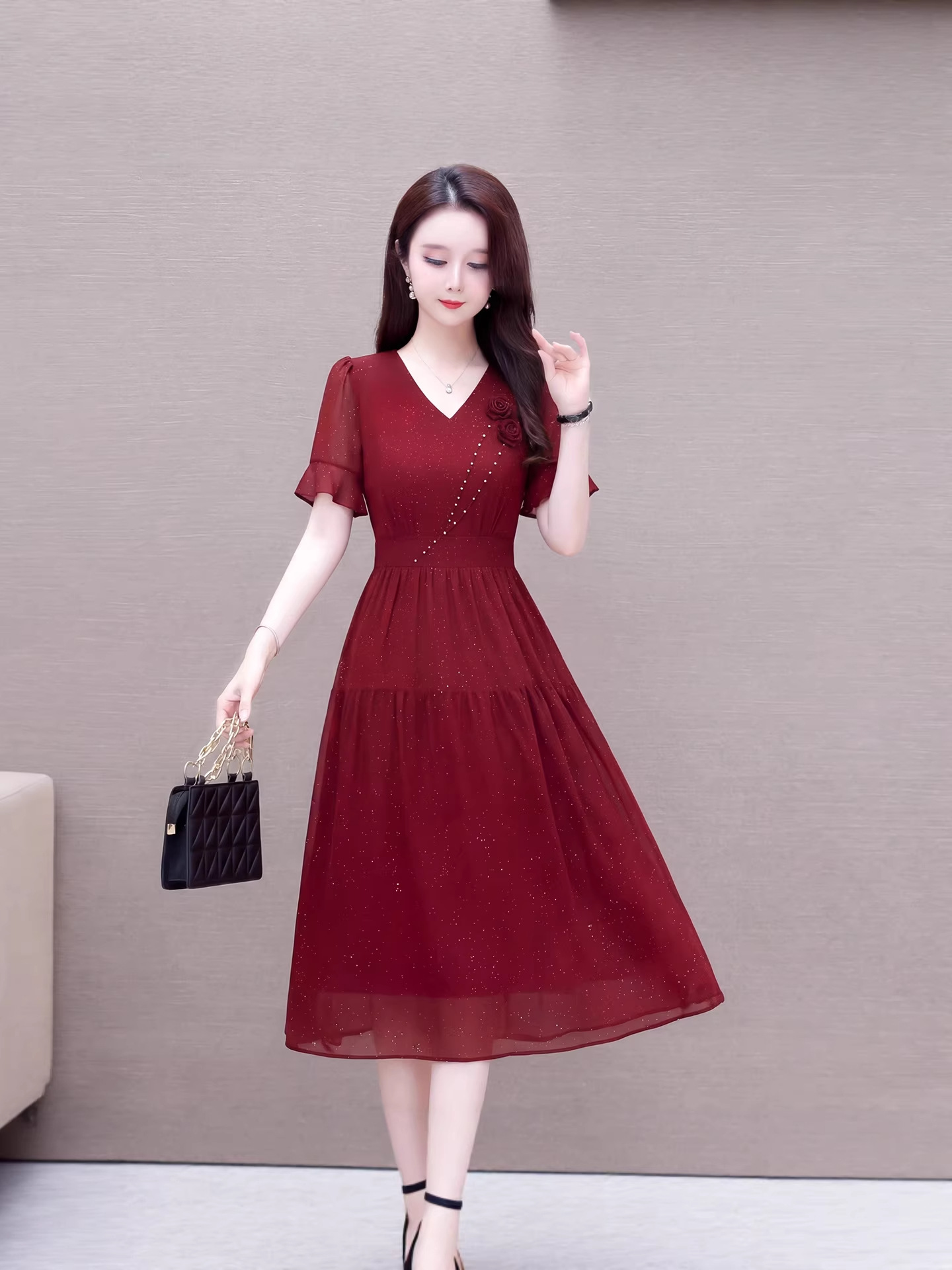 2026 Summer New Style Petite V-Neck French-Style Dress for Women, Stylish, Elegant, Slim-Fitting, Mid-Length Dress