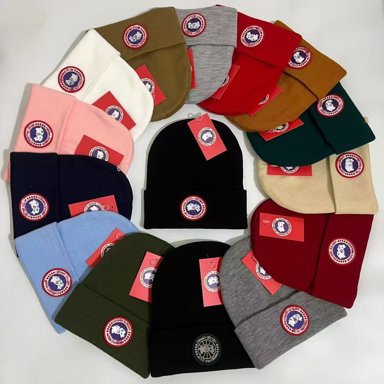 Fine-Textured European and American Trendy Fashion Knit Hat, Thickened Warm Beanie for Women, Ski Wool Hat with Letter Design Foto QC de 1688 na Qualit.ly