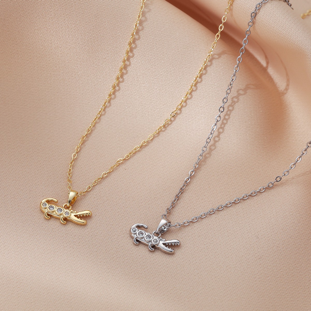 Luochen Cross-Border Best-Selling Light Luxury Style Zircon-Encrusted Crocodile-Shaped Pendant Necklace with Niche Design and Three-Dimensional Clavicle Chain
