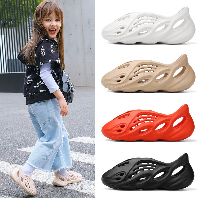 Children's Sandals Coconut Hole Shoes 2025 Summer Soft Sole Non-slip Lightweight Baby Girl's Water Playing Beach Shoes