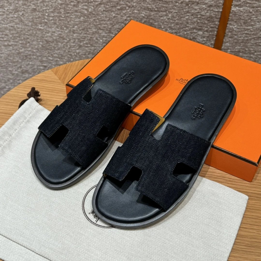 Hermès H-design slides