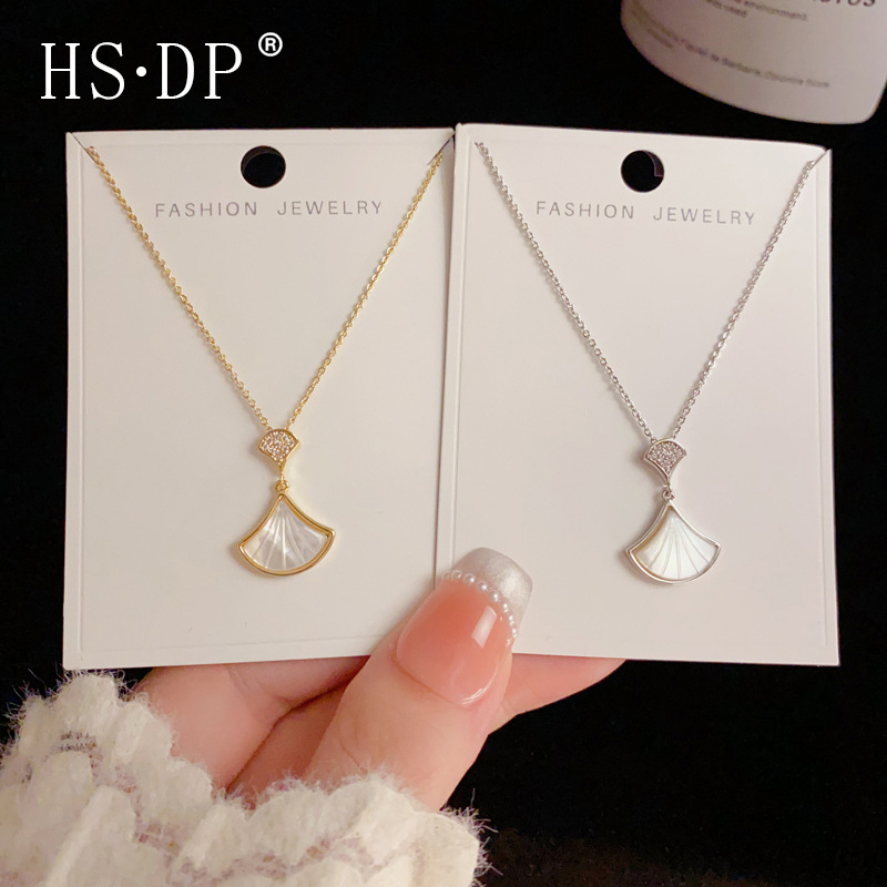 Light Luxury High-end Sense Fritillary Fan Necklace Exquisite Fashion Elegant All-match Clavicle Chain Niche Design Necklace Accessories