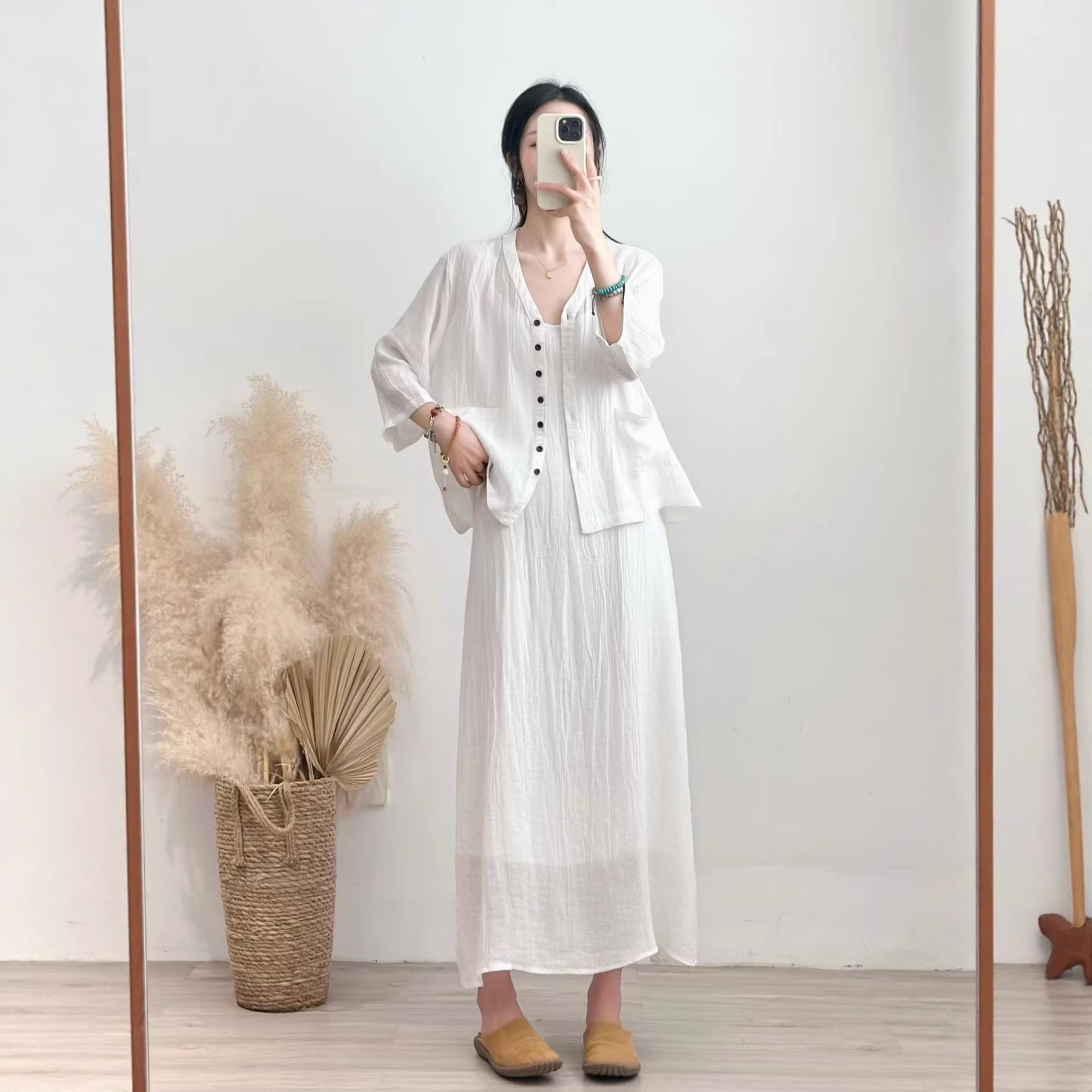 2026 Summer New Long Wrinkled Linen Suit Artistic Solid Color V-Neck Long-Sleeve Simple Versatile Loose Top for Women