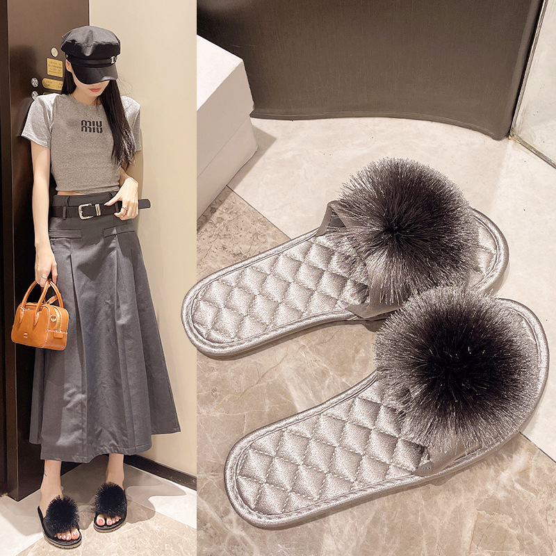 New Style Soft Bottom Home Slippers Women's Summer Fashionable Fur Ball Sandals and Slippers Internet Celebrating Fashionable Breathable Anti-Slip Bottom Slip-on Shops