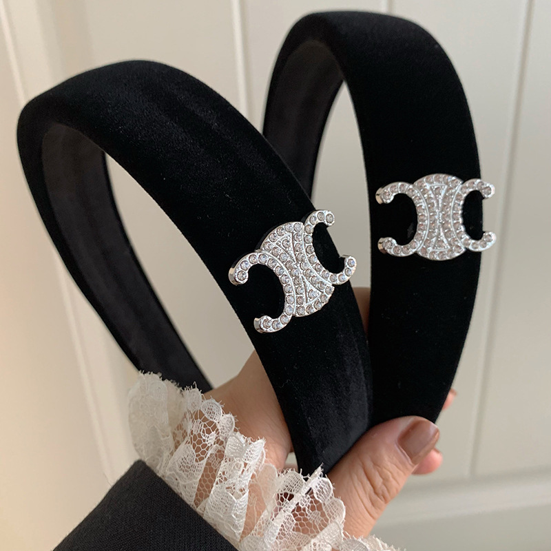 Diamond-encrusted Arc de Triomphe Headband ~ Black Velvet Retro Wide-brimmed Headband French Elegant High-end Sense Small Fragrance Wind Pressure Hair