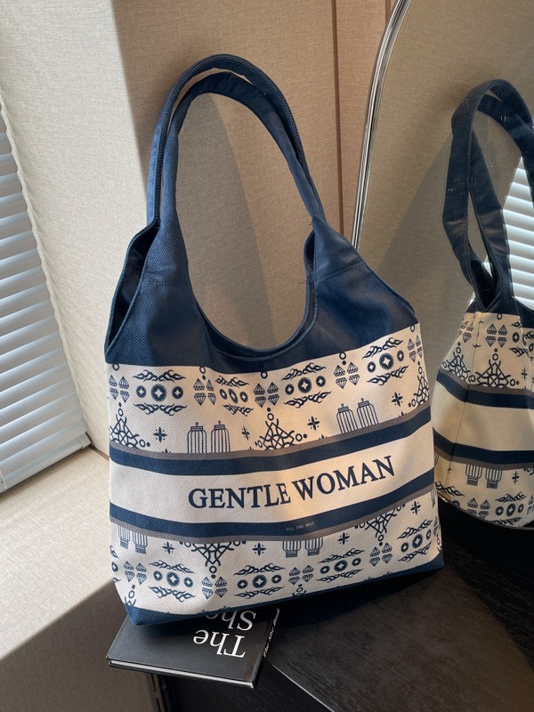 Gentle Woman Portable Large Capacity Vegetable Basket Bag 2024 New Letter Printed Canvas Shoulder Bag