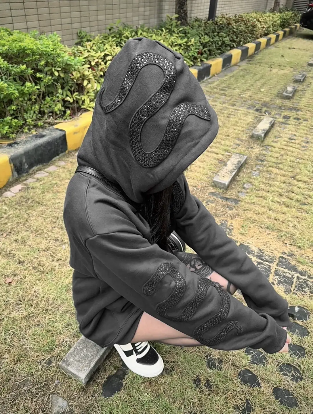2024 Independent Black Snake Sweater Men's Independent Black Snake Embroidered Sequin Sweater Heavy Industry Sequin Hoodie