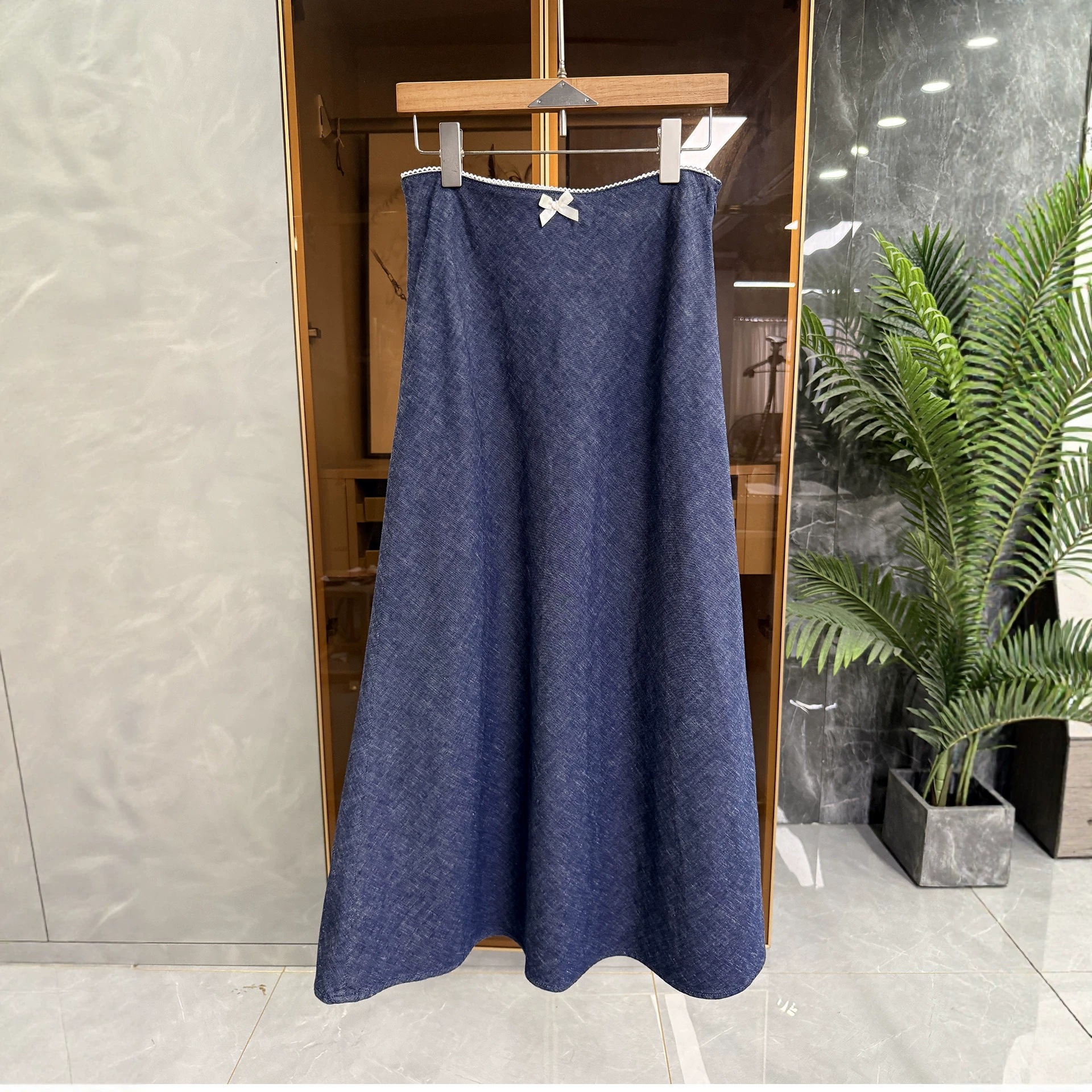 Yilu Paorao Recommends! Stunningly Beautiful! Women's High-Waisted Denim Skirt with Diagonal Cut, Available for Dropshipping