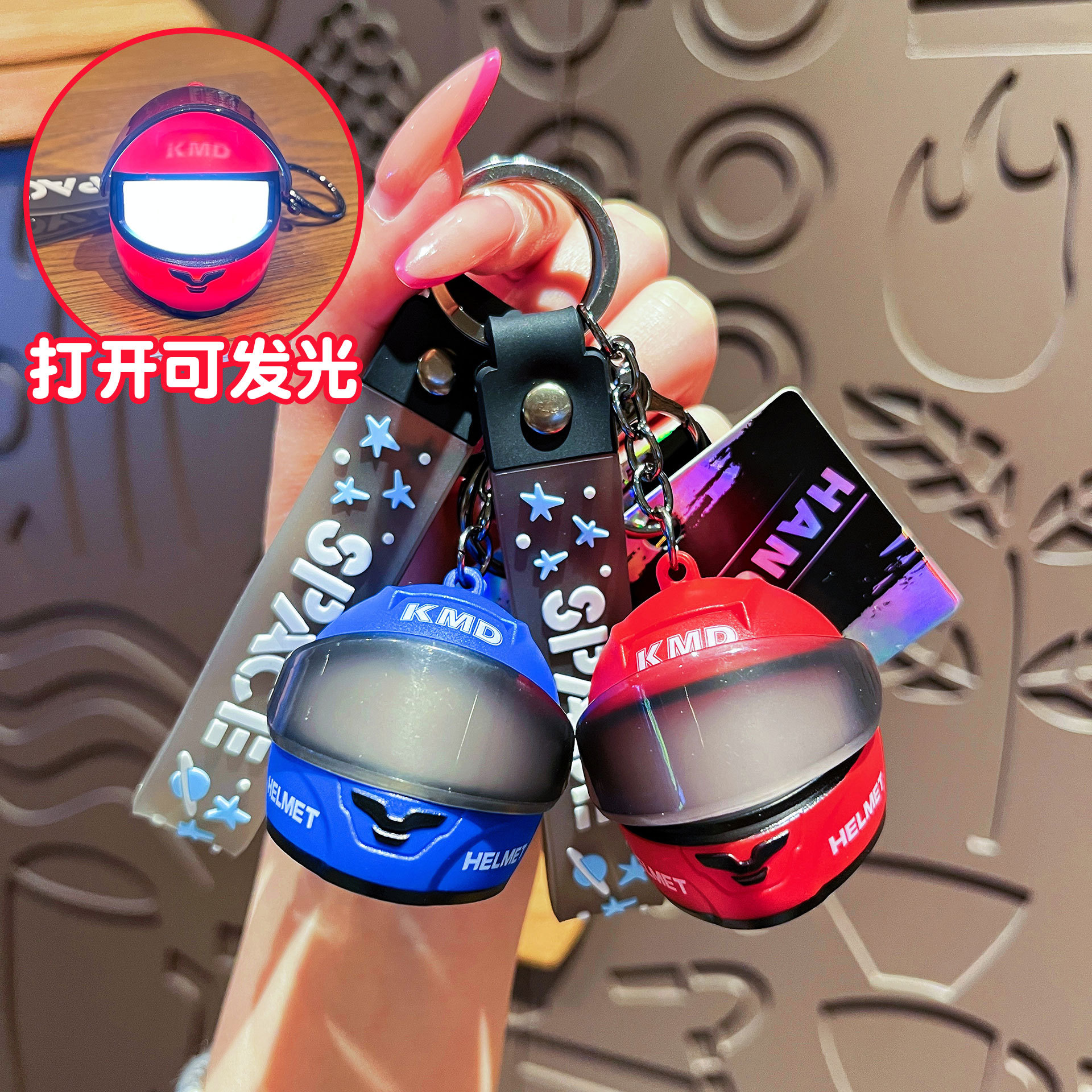 Creative and Cool Luminous Motorcycle Helmet Keychain for Men, Cute Cartoon Motorcycle Rider Bag Pendant, Small Gift