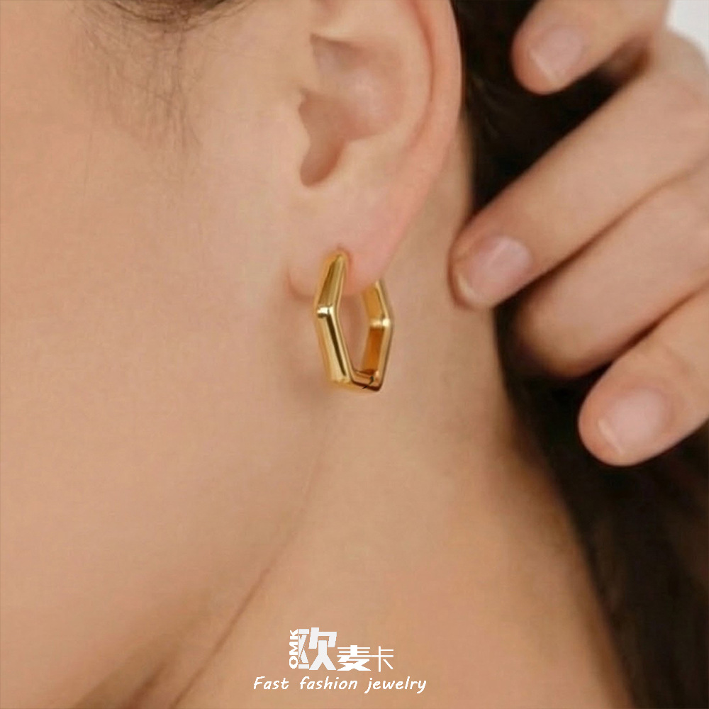 European and American Ins Niche Design Rhombus Polygon Earrings Made of Stainless Steel, Simple and Stylish Fashion Earrings for Women