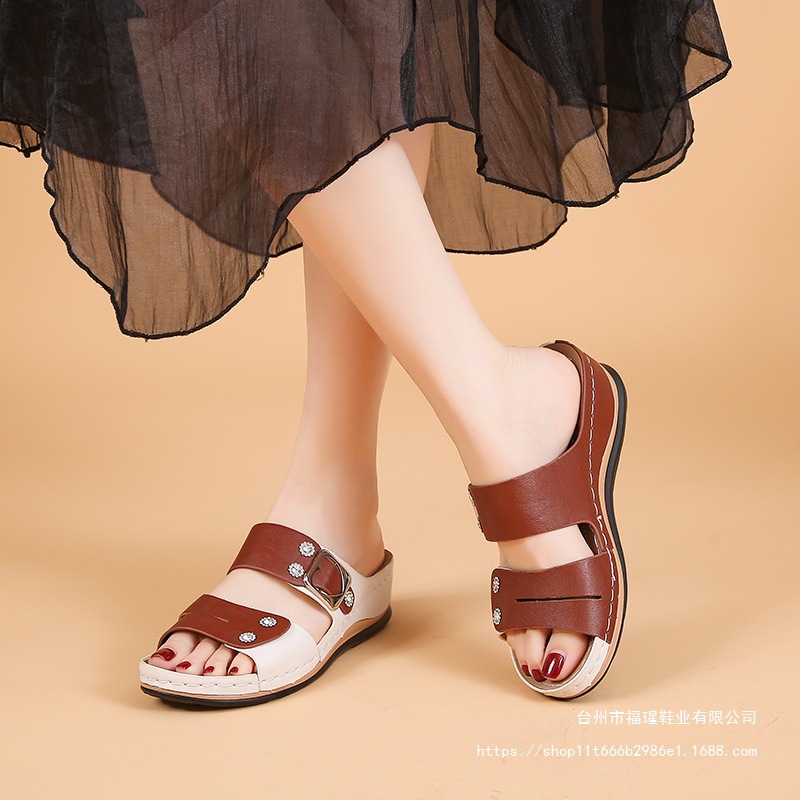 Wedge Slippers Women's Round Toe Open Toe Thick Sole Rhinestone Metal Decoration 2025 New Large Size Beach Slippers