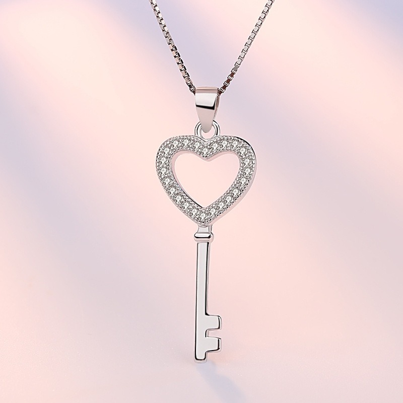 Distinctive Fashion Key Necklace Pendant Jewelry Women's Japanese and Korean Style Simple Pendant Key Key Chain Short Silver Jewelry
