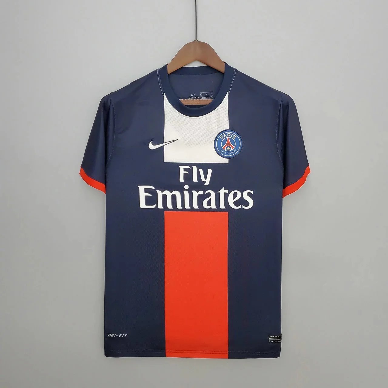J 13-14赛季巴黎圣日耳曼球衣 复古足球服 卡瓦尼 伊布拉希莫维奇 Paris Saint-Germain主场深蓝