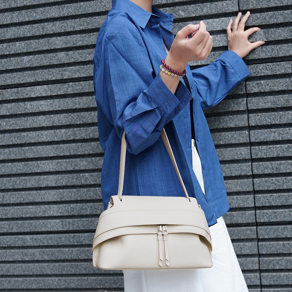 2026 New Fashion Simple Style Shoulder Bag Trendy Design Handbag Versatile Travel Saddle Bag Crossbody Bag