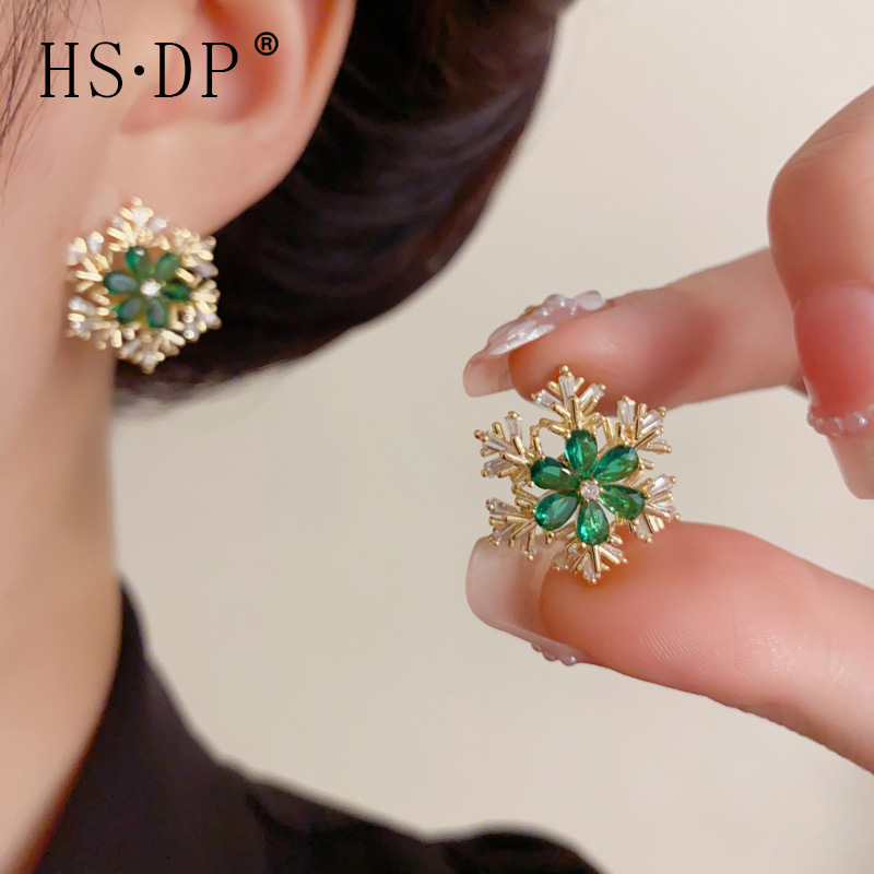 Exquisite and Fashionable Zircon Rotating Snowflake Earrings, Niche Style, Simple and Unique Design, Super Shiny Wholesale Earrings