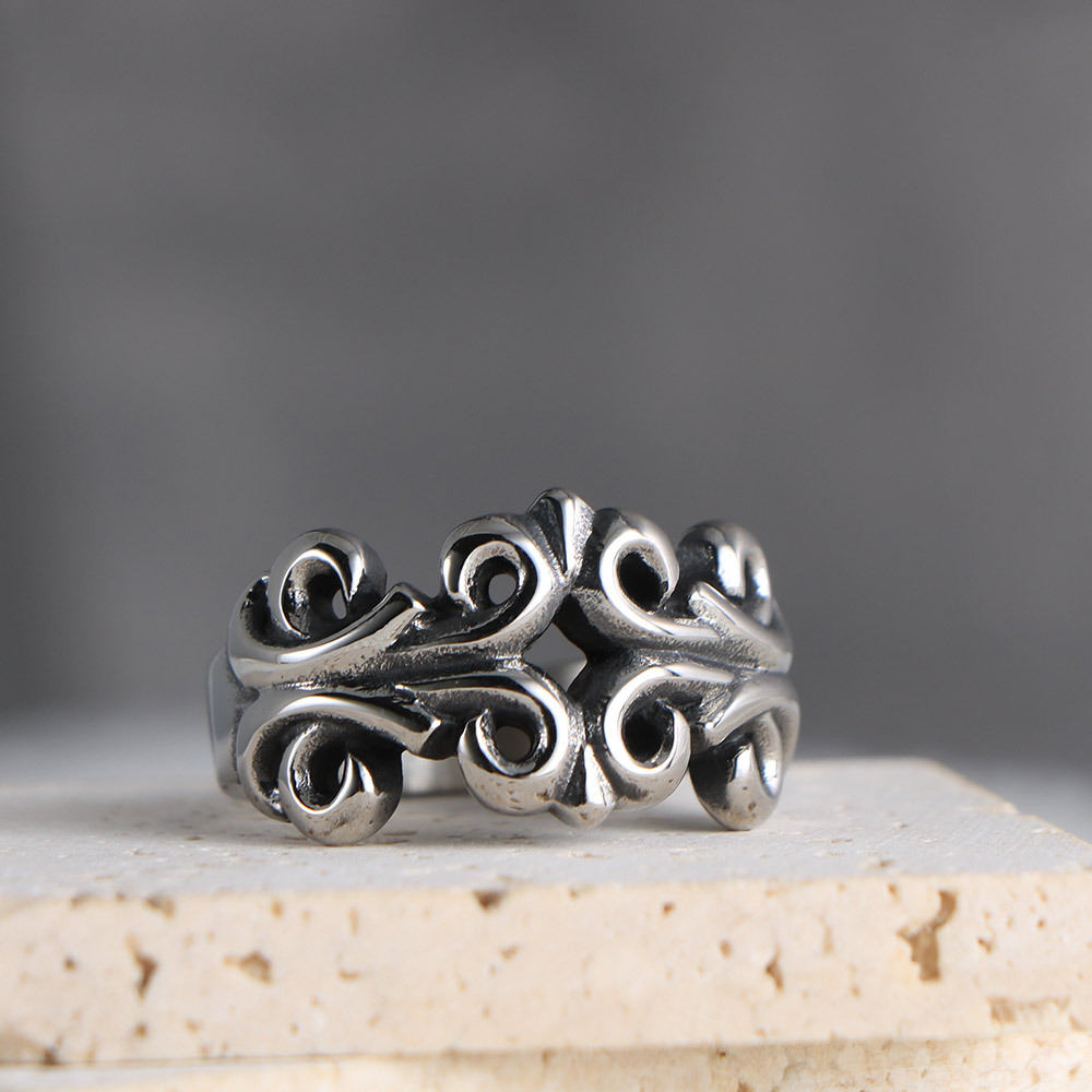 AliExpress titanium steel ring carved hollow lovers ring punk wind ring a large number of spot wholesale SA910