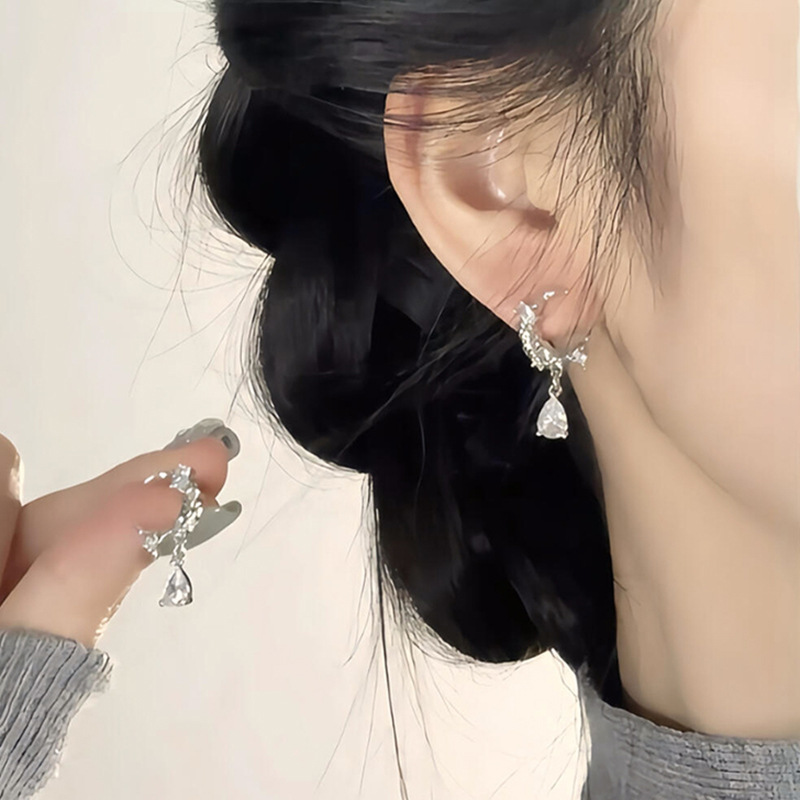 Cool Style Moon Water Drop Earrings 2026 New Light Luxury Retro Niche Design High-End Earrings Jewelry Customization