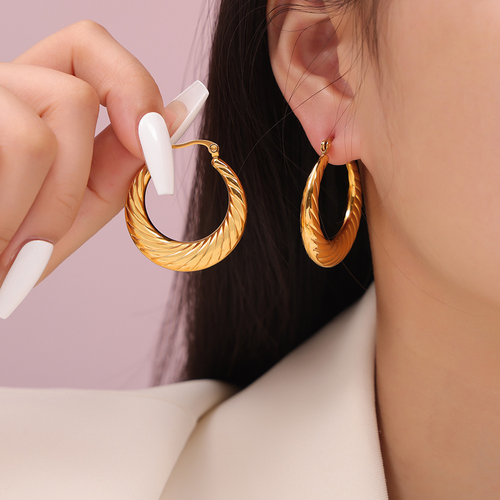 Chic Style Fashionable Simple Geometric Spiral Texture Design Sense Ear Ring Titanium Steel Gold-plated U-shaped Temperament All-match Ear Buckle