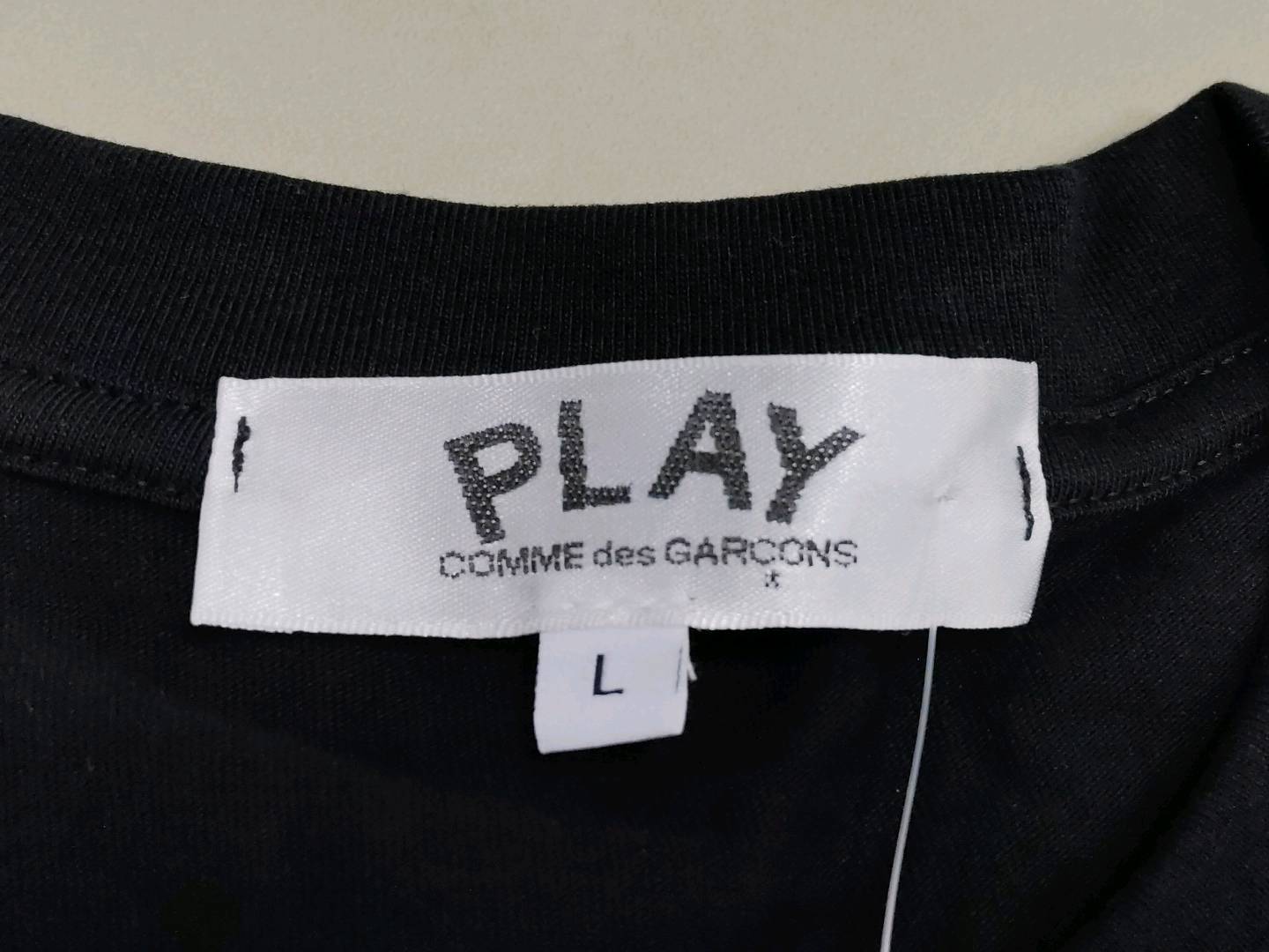 PLAY Comme des Garçons Black T-Shirt with Heart Eyes — QC写真 2