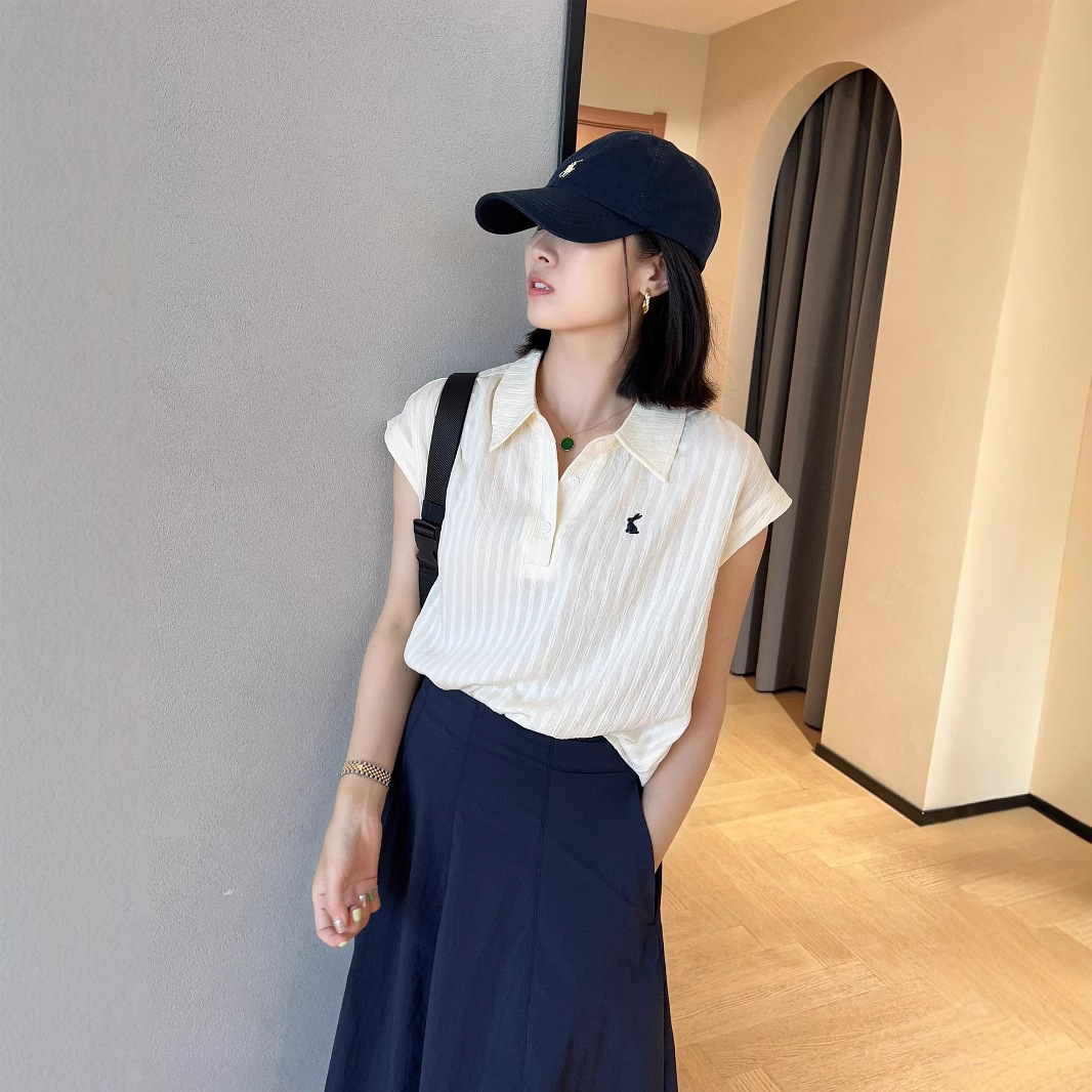 V-Neck Short-Sleeve Shirt with a Relaxed Style, Rabbit Embroidery, Lightweight and Breathable Polo Collar, Small Flutter Sleeves, Women's Summer 2025
