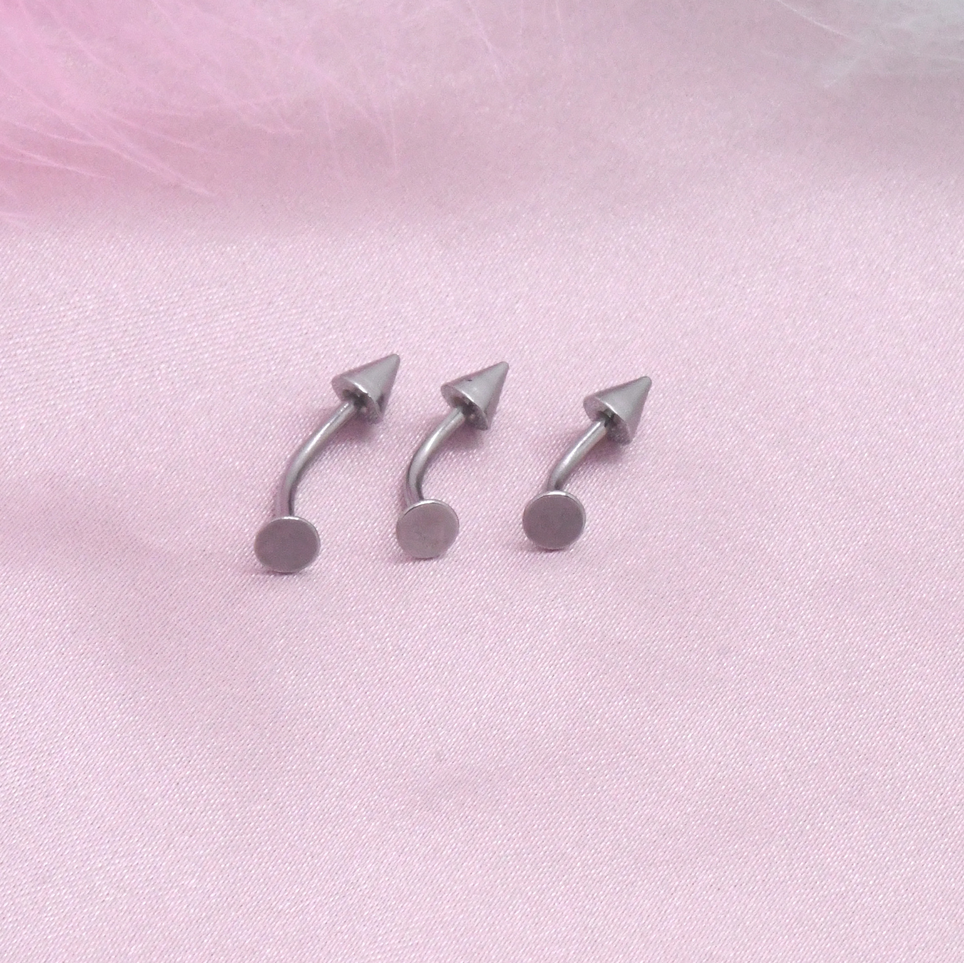 Factory direct cross-border stainless steel plating Europe and the United States simple fashion popular puncture bent rod flat bottom lip nail wholesale