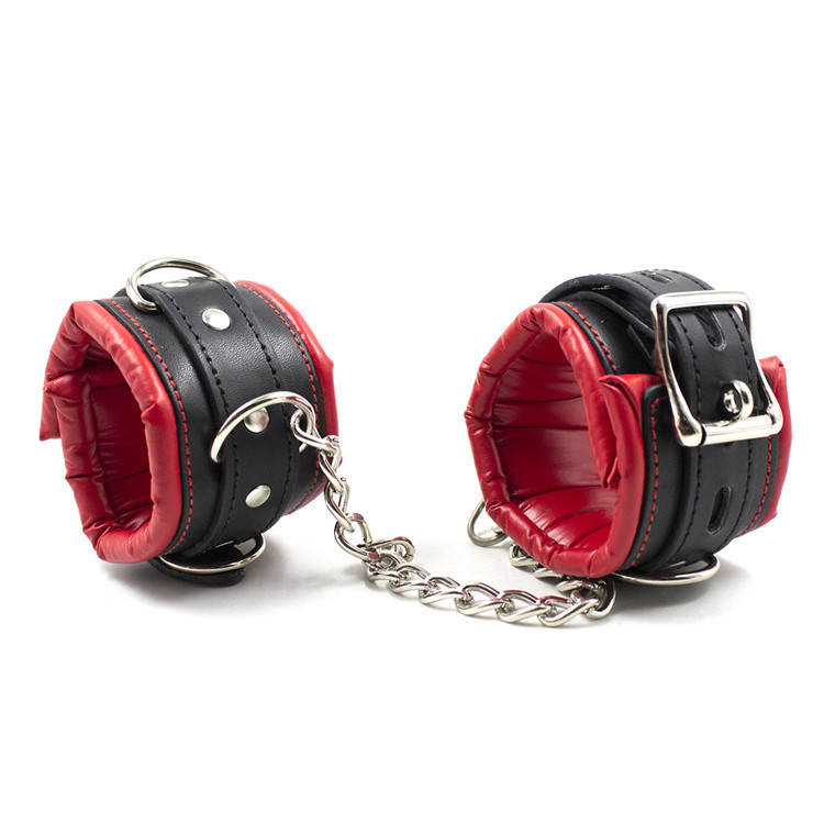 Yiwu factory sexy adult binding handcuffs SM alternative binding leather sponge lock flirting toys
