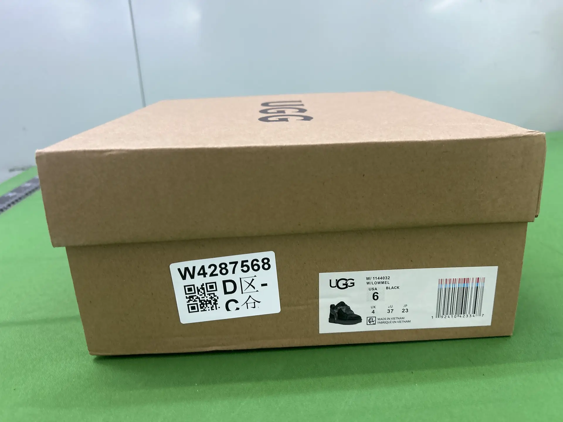 UGG W/LOWMEL BLACK