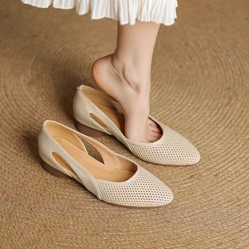 2026 Summer New Style Soft Leather Pointed Toe Hollow Shoes for Women, Fashionable Soft-Soled Sandals, Breathable Thick-Heeled Low-Heeled Shoes