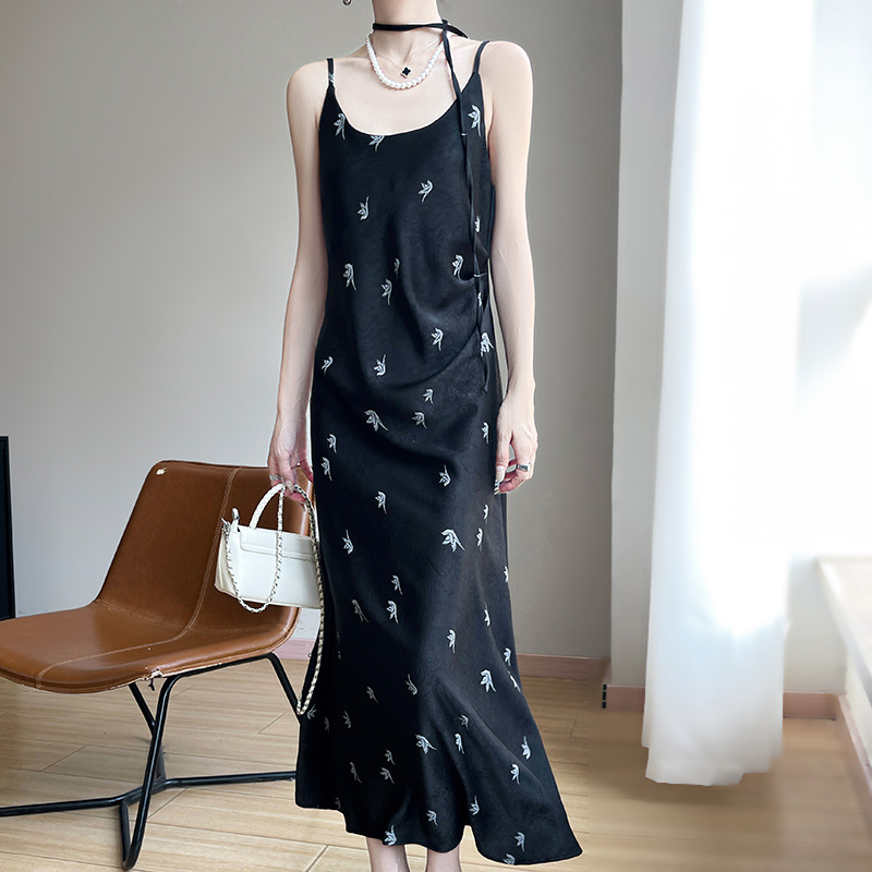 Wind Printed V Neck Suspender Dress 2025 Summer Waist Slimming Look A-Line Knee-Length Skirt Hepburn Hepburn