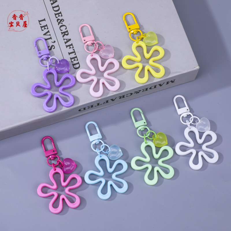 Colorful Flat Resin Heart Keychain Couple Alloy Hollow Pendant Sweet Colorful Buckle Bead Pendant Wholesale