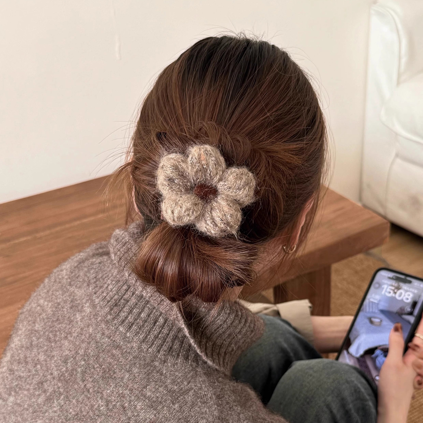 Autumn and Winter Retro Plush Flower Hair Tie for Women, Stylish and Fashionable Bun Hair Rope, Rubber Band Hair Tie, High-End Hair Accessory