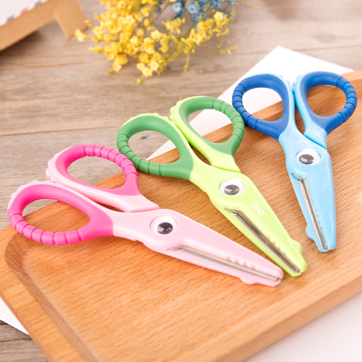 Deli 6071 Children's Safety Scissors Student Cartoon Crocodile Small Scissors Round Head Soft Rubber Edge Handmade Paper Cutting Scissors