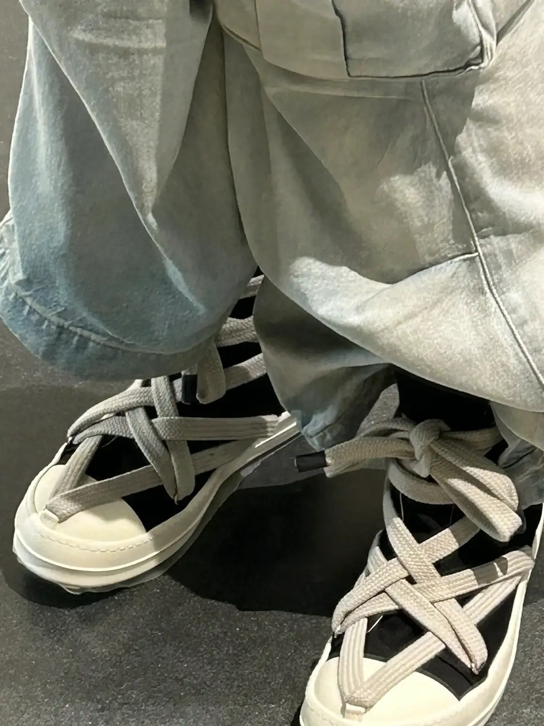 Xuanzhan Black and White High-Top Canvas Shoes